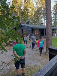 Tikat ja polttopuut saivat kyytiä